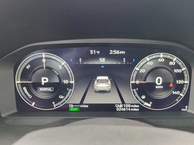 Mitsubishi Outlander PHEV Vehicle Full-screen Gallery Image 26