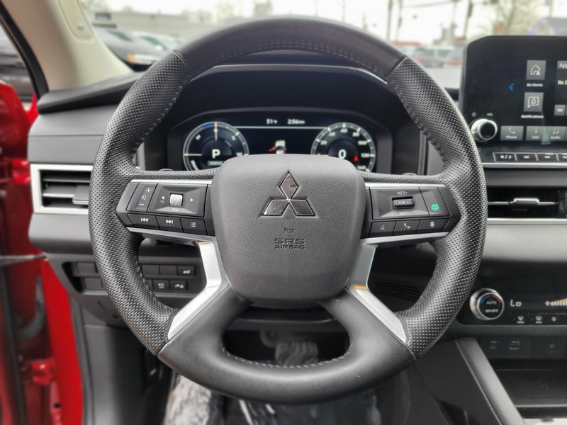 Mitsubishi Outlander PHEV Vehicle Full-screen Gallery Image 27