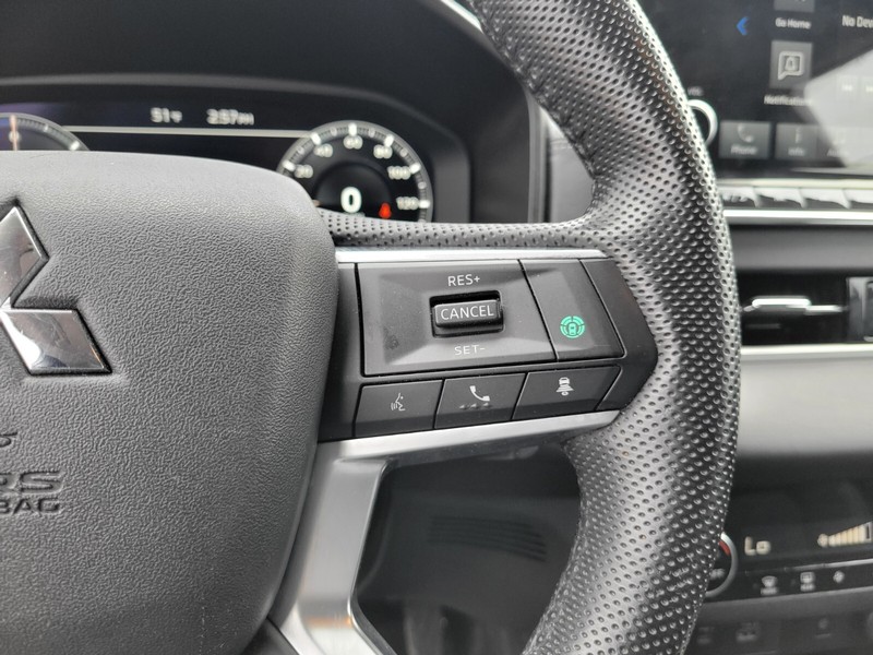 Mitsubishi Outlander PHEV Vehicle Full-screen Gallery Image 29