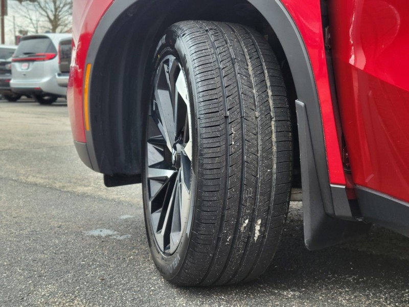 Mitsubishi Outlander PHEV Vehicle Full-screen Gallery Image 31