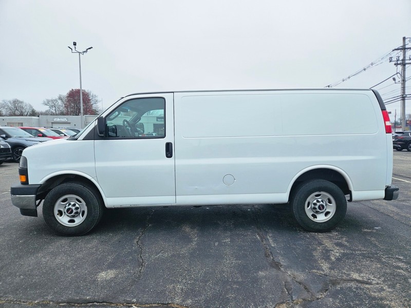 GMC Savana Cargo Van Vehicle Full-screen Gallery Image 02