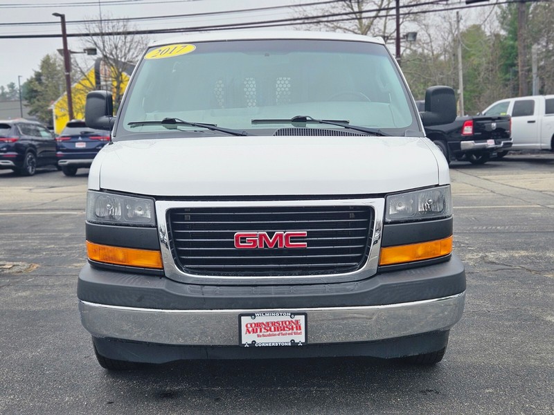 GMC Savana Cargo Van Vehicle Full-screen Gallery Image 08