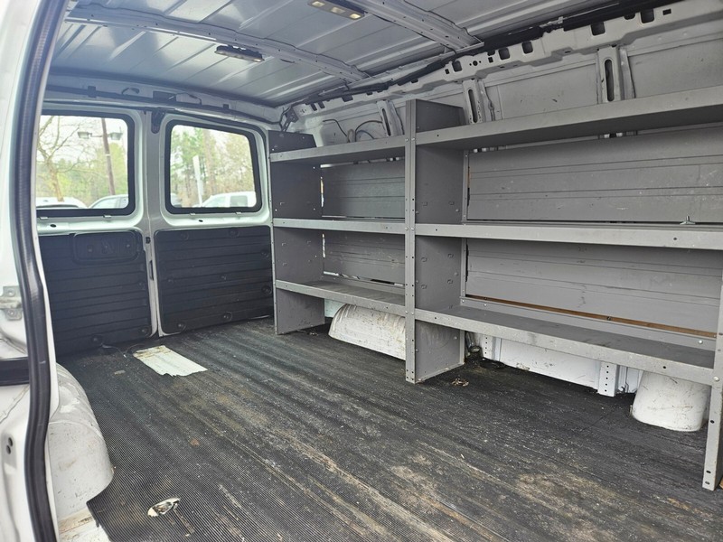 GMC Savana Cargo Van Vehicle Full-screen Gallery Image 11