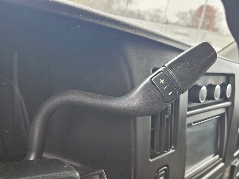 GMC Savana Cargo Van Vehicle Full-screen Gallery Image 19