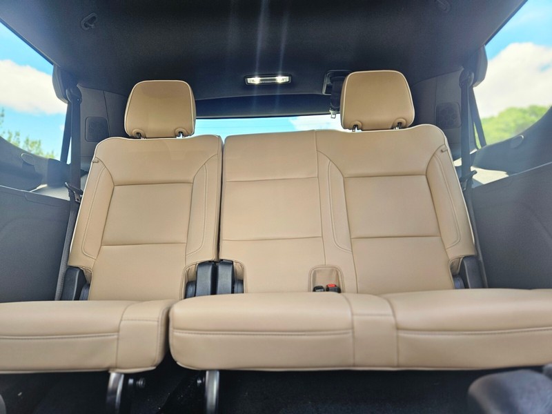 Chevrolet Tahoe Vehicle Full-screen Gallery Image 15