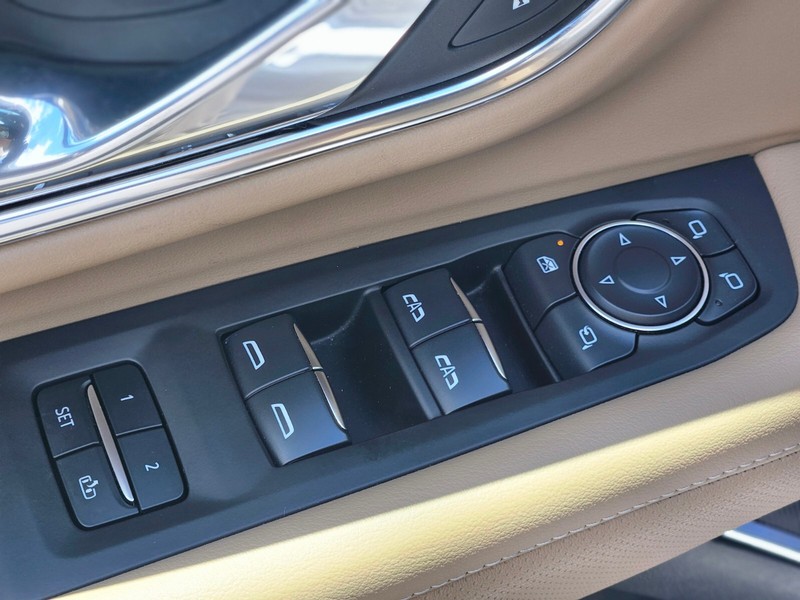 Chevrolet Tahoe Vehicle Full-screen Gallery Image 17