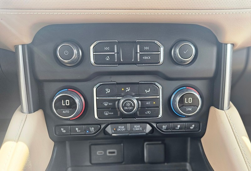 Chevrolet Tahoe Vehicle Full-screen Gallery Image 21
