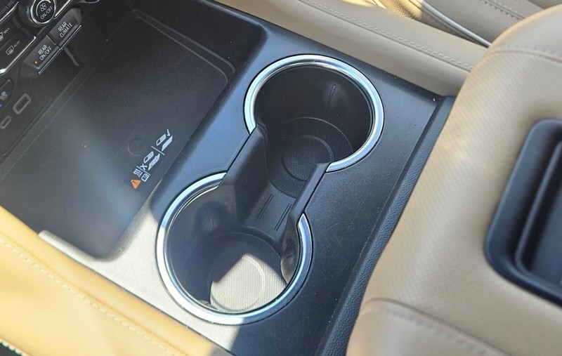 Chevrolet Tahoe Vehicle Full-screen Gallery Image 22