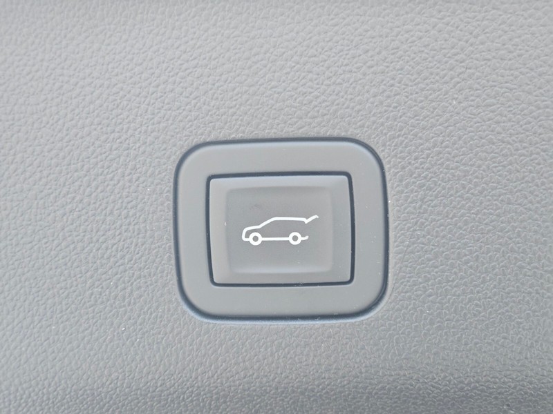 Chevrolet Tahoe Vehicle Full-screen Gallery Image 32