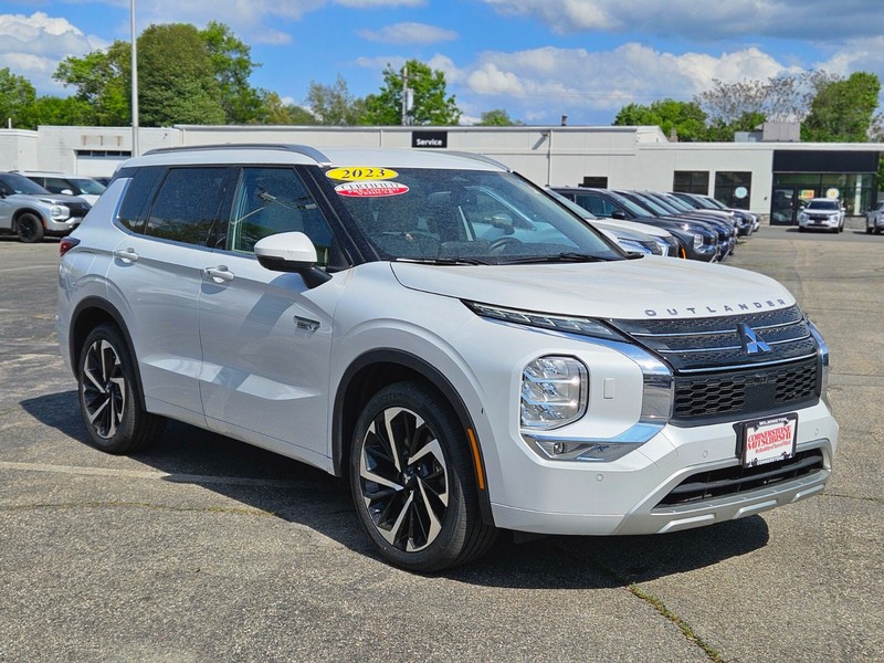 Mitsubishi Outlander PHEV Vehicle Full-screen Gallery Image 07
