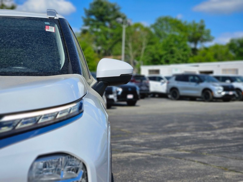 Mitsubishi Outlander PHEV Vehicle Full-screen Gallery Image 10