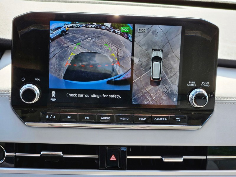 Mitsubishi Outlander PHEV Vehicle Full-screen Gallery Image 22