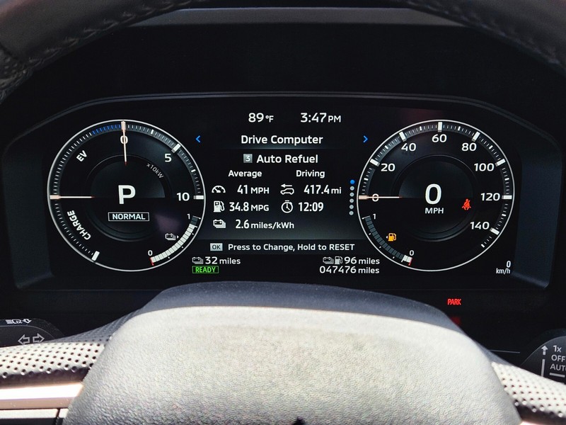 Mitsubishi Outlander PHEV Vehicle Full-screen Gallery Image 30