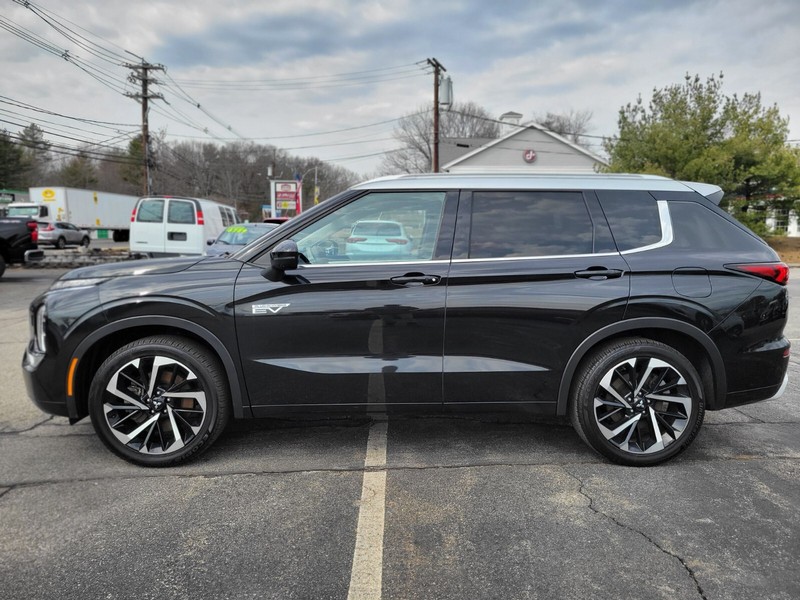 Mitsubishi Outlander PHEV Vehicle Full-screen Gallery Image 02