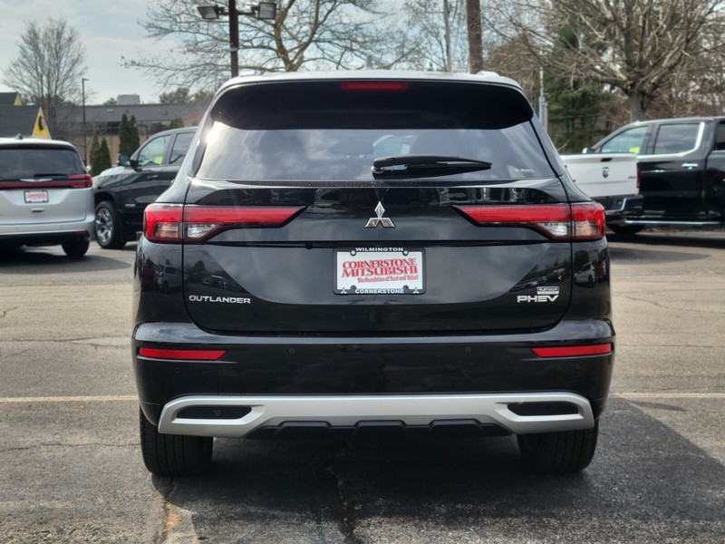 Mitsubishi Outlander PHEV Vehicle Full-screen Gallery Image 04