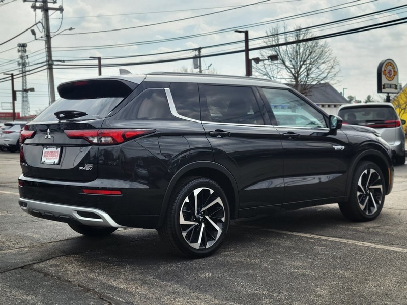 Mitsubishi Outlander PHEV Vehicle Full-screen Gallery Image 05