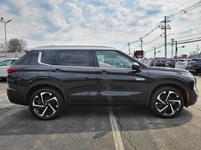 Mitsubishi Outlander PHEV Vehicle Full-screen Gallery Image 06