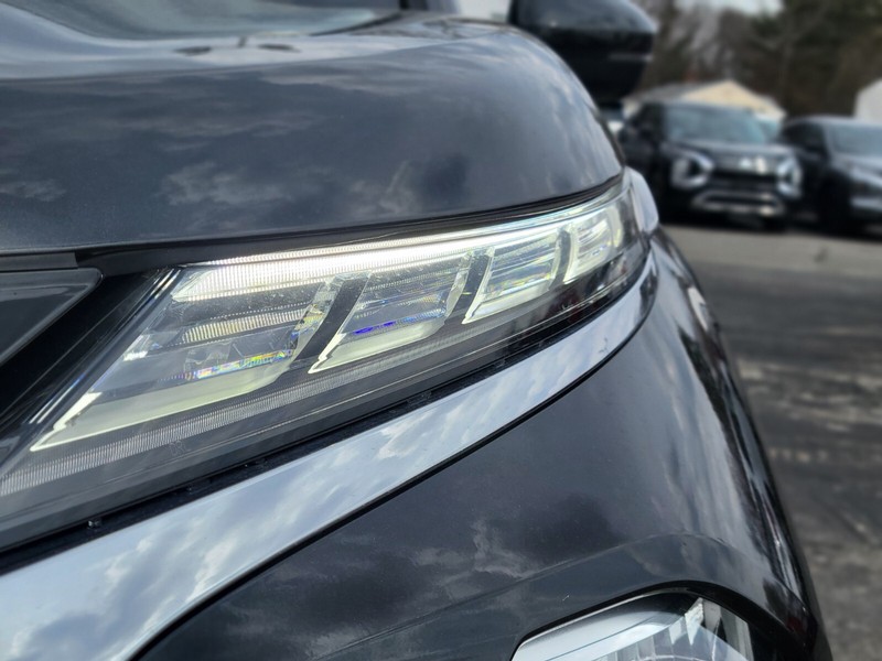 Mitsubishi Outlander PHEV Vehicle Full-screen Gallery Image 10