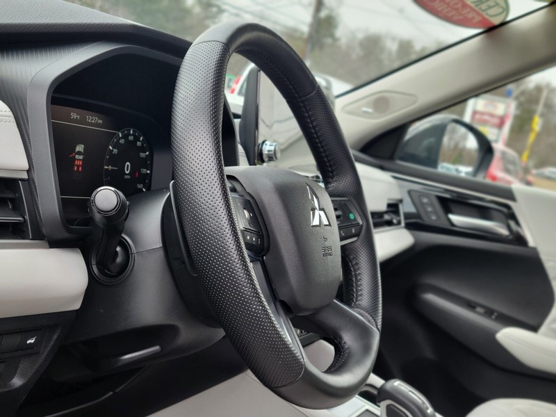 Mitsubishi Outlander PHEV Vehicle Full-screen Gallery Image 18