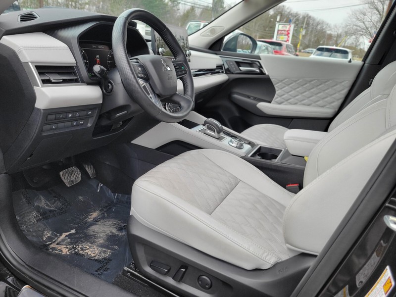 Mitsubishi Outlander PHEV Vehicle Full-screen Gallery Image 19