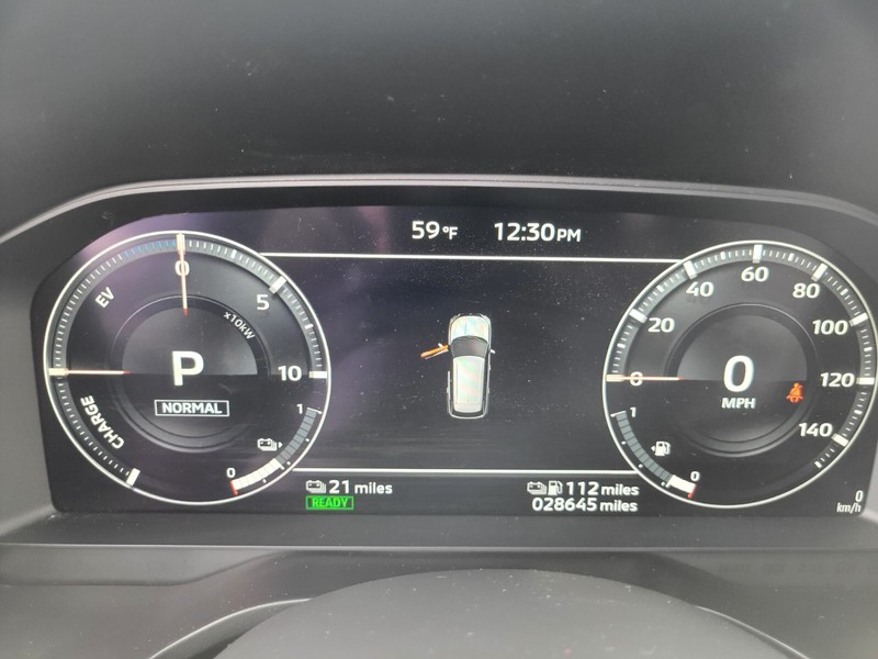 Mitsubishi Outlander PHEV Vehicle Full-screen Gallery Image 30