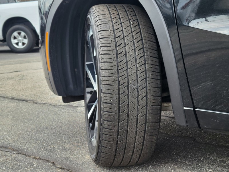 Mitsubishi Outlander PHEV Vehicle Full-screen Gallery Image 32