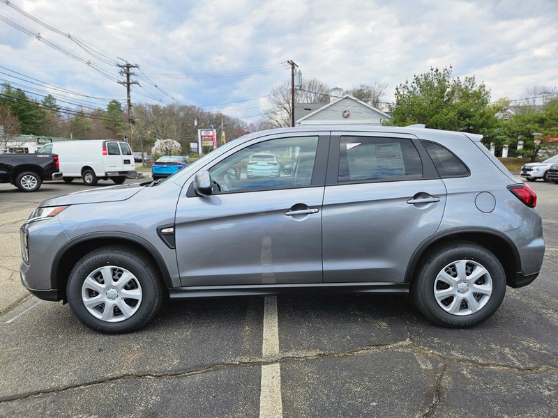 Mitsubishi Outlander Sport Vehicle Full-screen Gallery Image 02