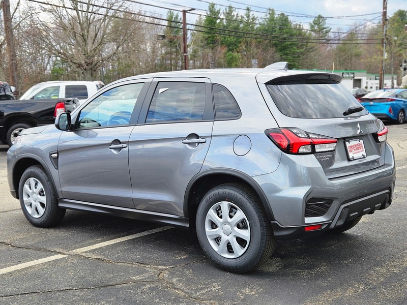 Mitsubishi Outlander Sport Vehicle Full-screen Gallery Image 03