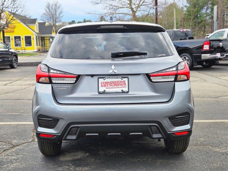 Mitsubishi Outlander Sport Vehicle Full-screen Gallery Image 04