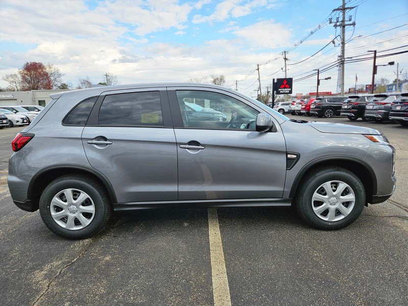 Mitsubishi Outlander Sport Vehicle Full-screen Gallery Image 06