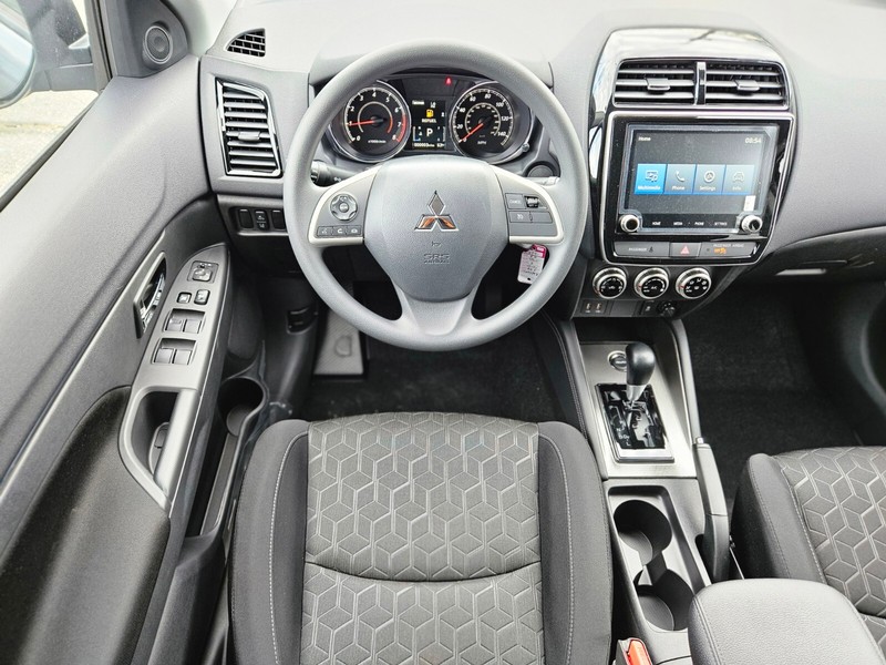 Mitsubishi Outlander Sport Vehicle Full-screen Gallery Image 11