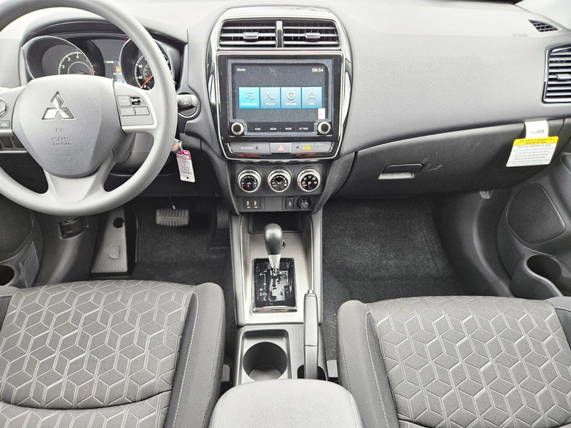 Mitsubishi Outlander Sport Vehicle Full-screen Gallery Image 12