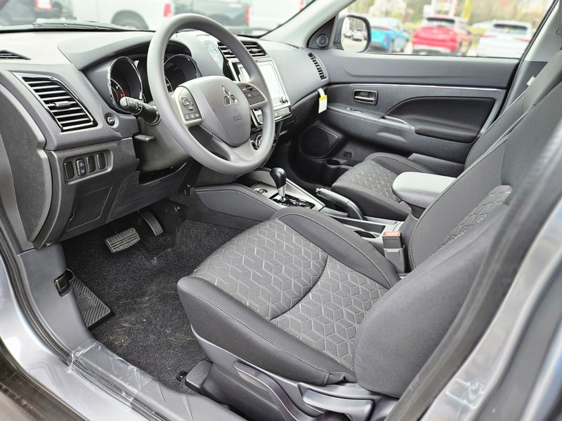 Mitsubishi Outlander Sport Vehicle Full-screen Gallery Image 17