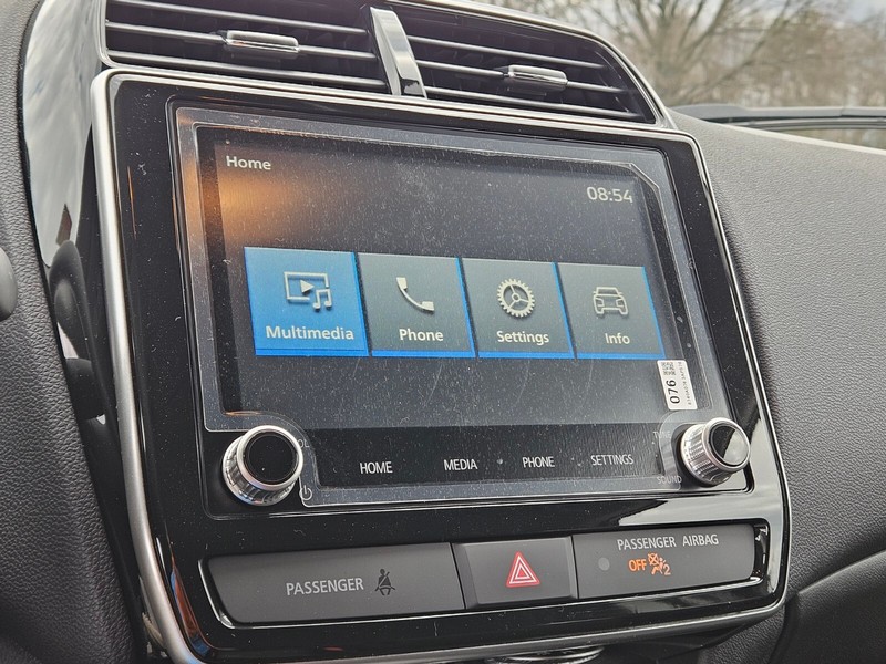Mitsubishi Outlander Sport Vehicle Full-screen Gallery Image 18