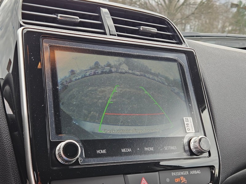 Mitsubishi Outlander Sport Vehicle Full-screen Gallery Image 19