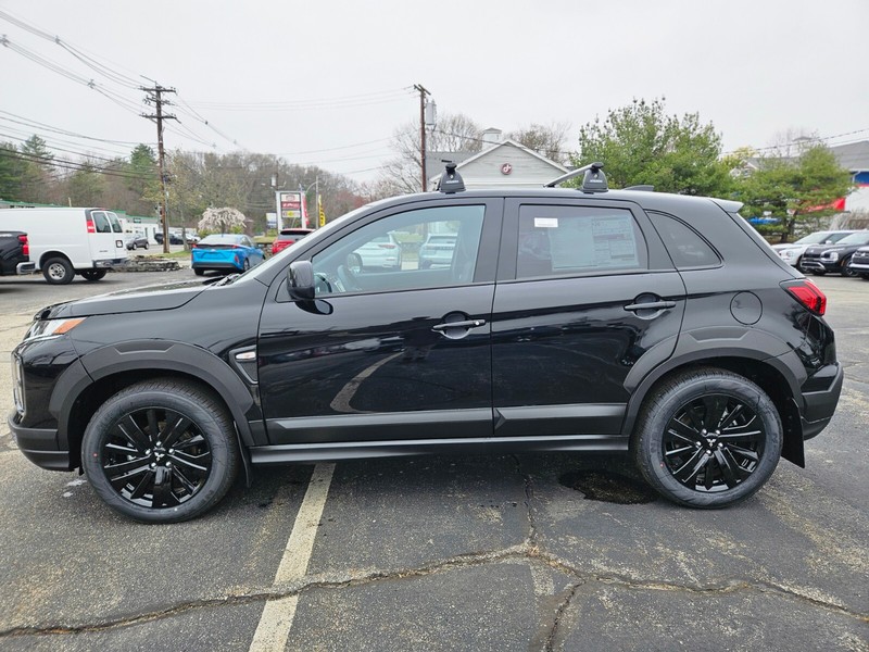 Mitsubishi Outlander Sport Vehicle Full-screen Gallery Image 02