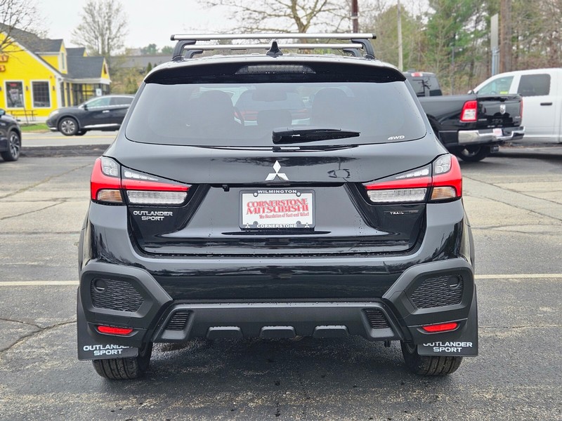 Mitsubishi Outlander Sport Vehicle Full-screen Gallery Image 04