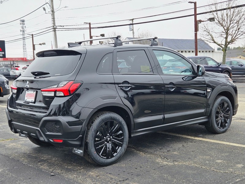 Mitsubishi Outlander Sport Vehicle Full-screen Gallery Image 05