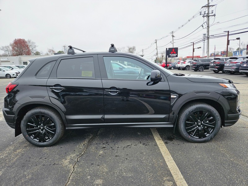 Mitsubishi Outlander Sport Vehicle Full-screen Gallery Image 06