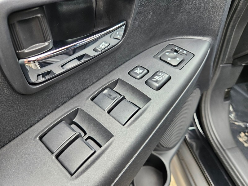 Mitsubishi Outlander Sport Vehicle Full-screen Gallery Image 15