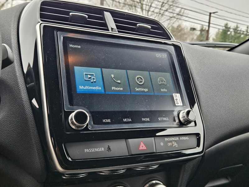 Mitsubishi Outlander Sport Vehicle Full-screen Gallery Image 18