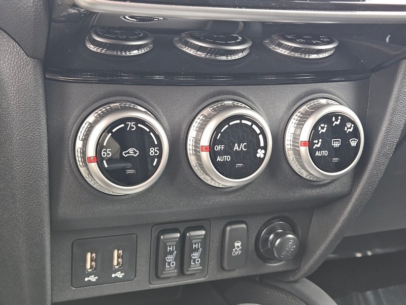 Mitsubishi Outlander Sport Vehicle Full-screen Gallery Image 20