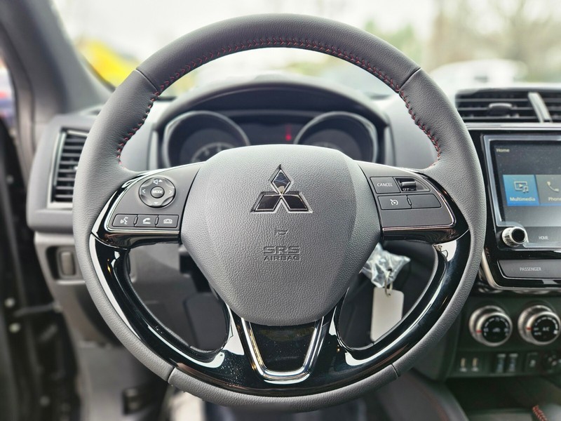 Mitsubishi Outlander Sport Vehicle Full-screen Gallery Image 23