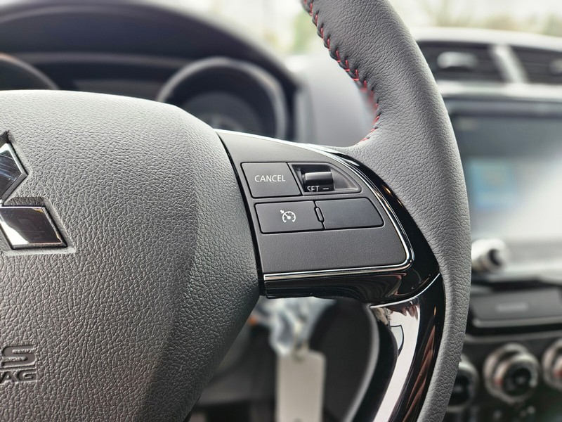 Mitsubishi Outlander Sport Vehicle Full-screen Gallery Image 25