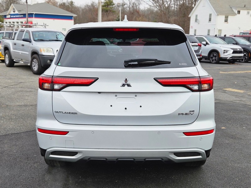 Mitsubishi Outlander PHEV Vehicle Full-screen Gallery Image 04