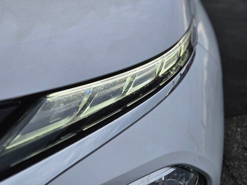 Mitsubishi Outlander PHEV Vehicle Full-screen Gallery Image 10