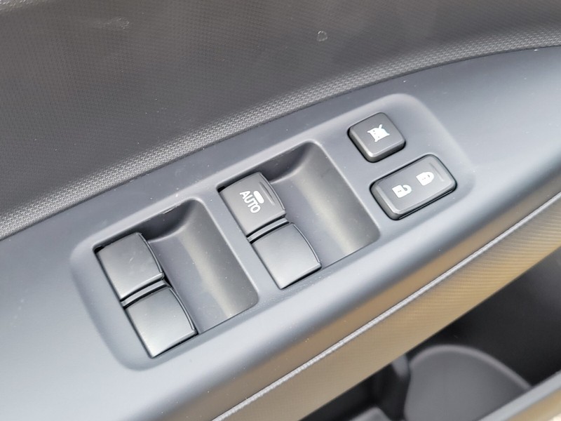 Mitsubishi Mirage Vehicle Full-screen Gallery Image 17