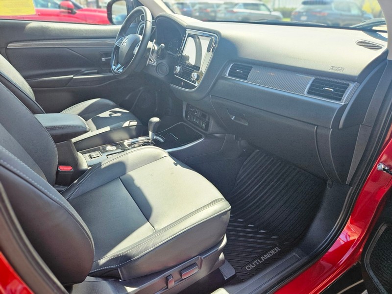 Mitsubishi Outlander Vehicle Full-screen Gallery Image 09