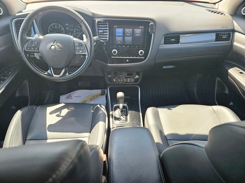 Mitsubishi Outlander Vehicle Full-screen Gallery Image 10