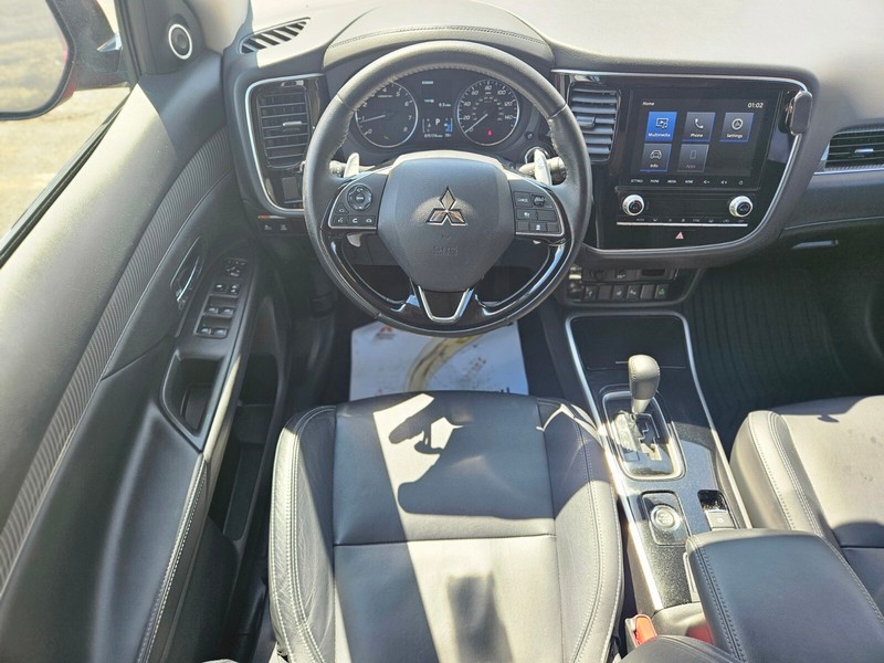 Mitsubishi Outlander Vehicle Full-screen Gallery Image 11